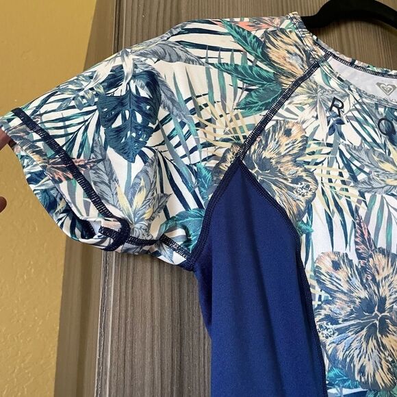 Roxy Four Shores UPF+ 50 Tropical Floral Short Sleeve Shirt - Picture 4 of 9
